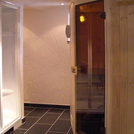 Stunning In Schleusingen Appartement Hinternah